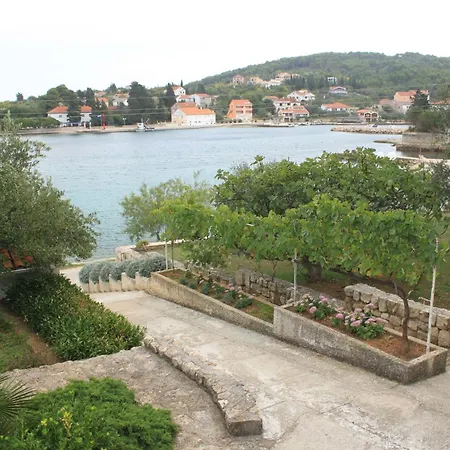 By The Sea * Lukoran