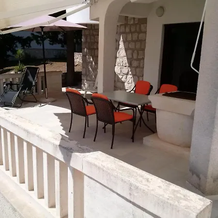 By The Sea * Lukoran