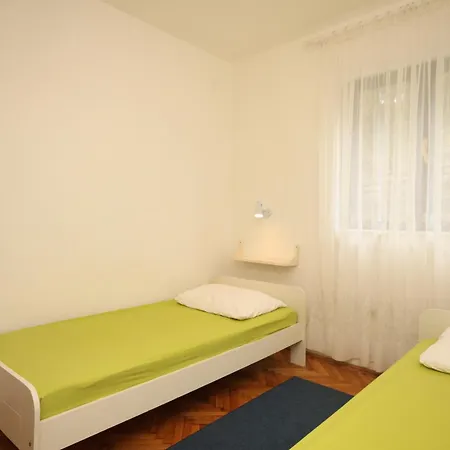 By The Sea Apartment Lukoran