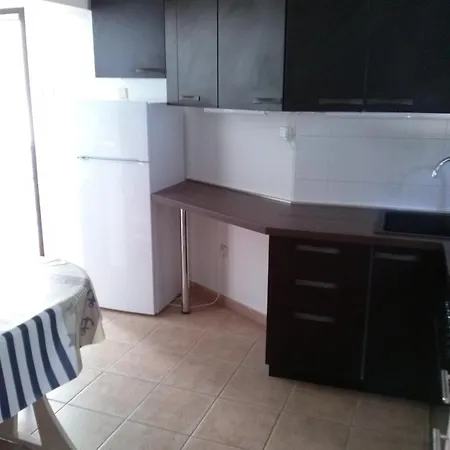 By The Sea * Lukoran